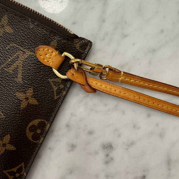 Louis Vuitton Monogram Neverfull Pouch - Picture 8 of 8